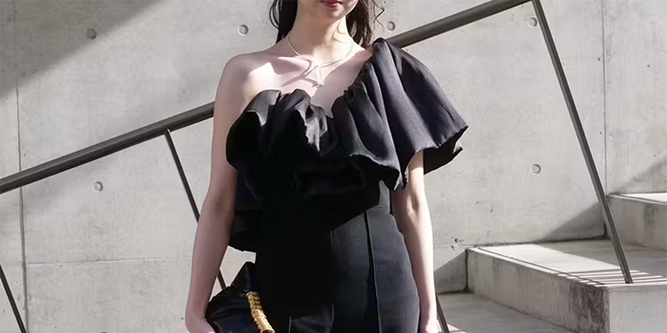 結婚式にパンツドレスはあり？ジャンプスーツで作る大人のお呼ばれ