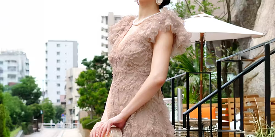 ドレスは買う？借りる？お呼ばれ服の「所有しない」という考え方