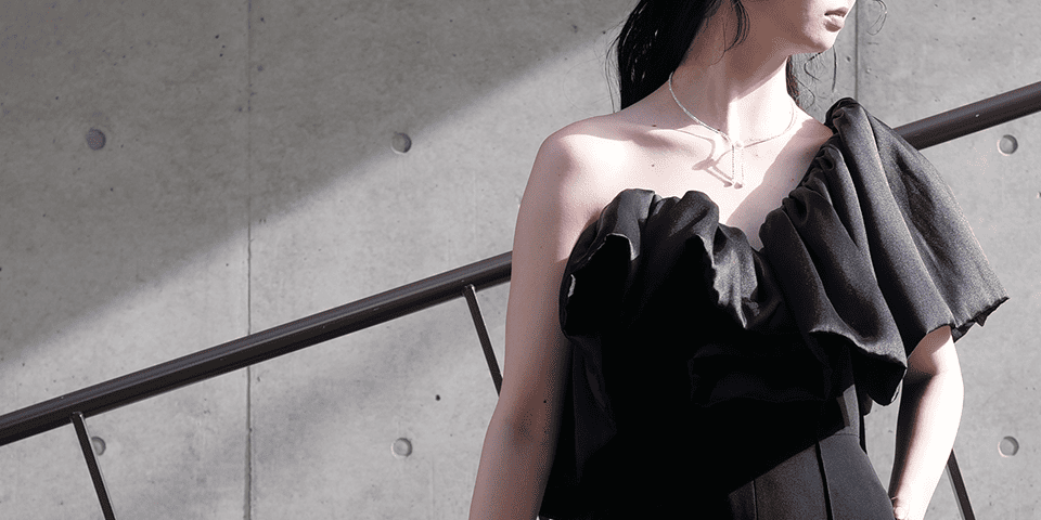 SOLACE LONDONのドレスをレンタル｜ミニマル美が際立つ大人スタイル